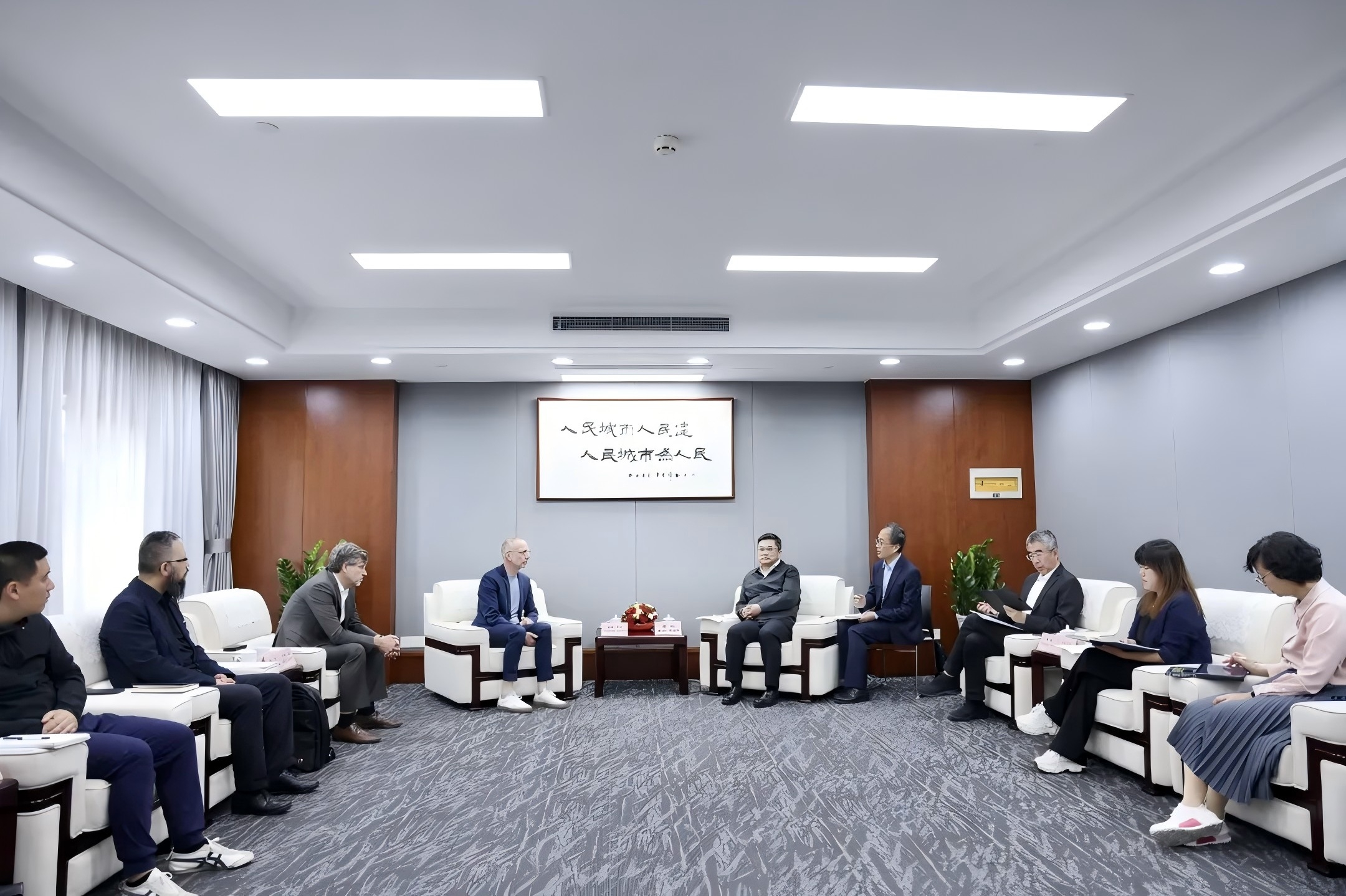 Yangpu's Leadership Meets with HPP Architekten Delegation to Seek New Approaches to Urban Renewal