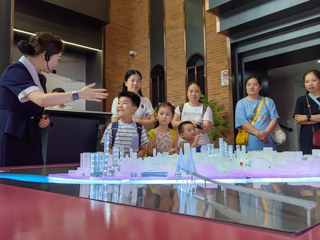 Nostalgic and Modern: New Jiangwan City's Citywalk Offers Fun Experience