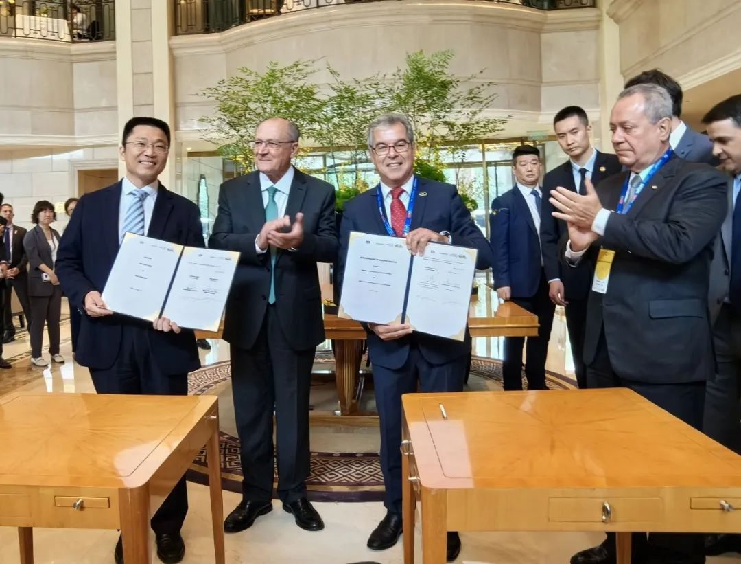 Yangpu District People's Government, ApexBrasil Sign MOU to Enhance Ties