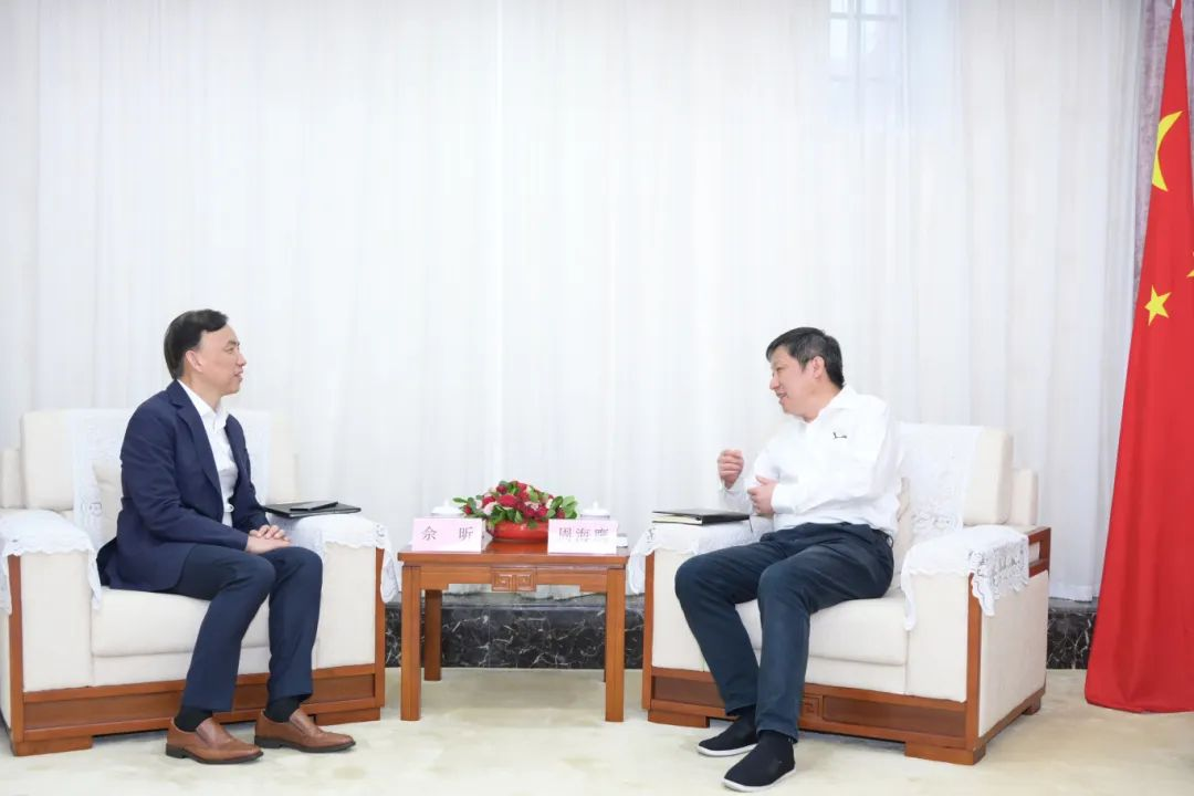 Joining Hands for Development, Deepening Cooperation for Win-win: Yangpu's District Leaders Meet with Amcor's Top Executive