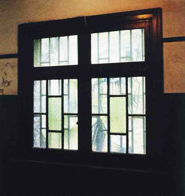 Door mirrors and windows with geometric designs were popular in the United States in the mid-to-late 18th century