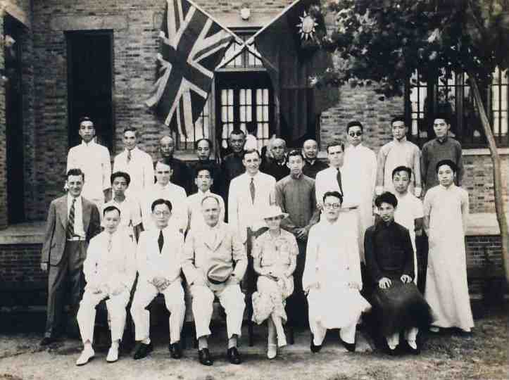 A group photo of Chinese and British management