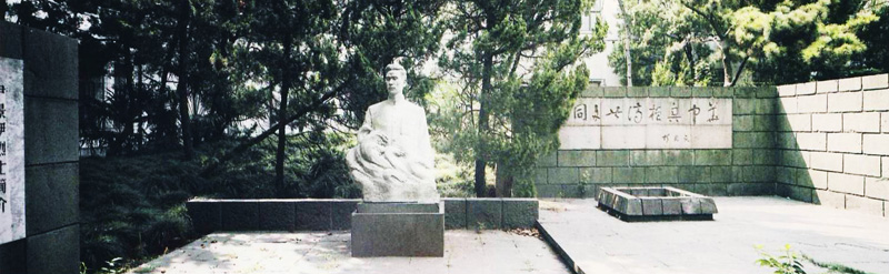 Statue of Yin Jingyi, a martyr who sacrificed his life in the  May Thirtieth Movement