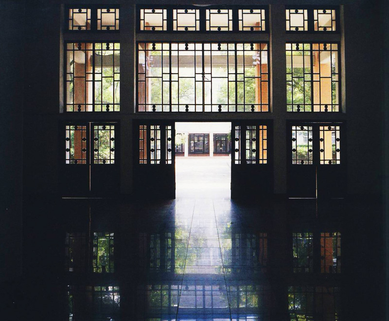 The North Building of Tongji University, an old building built in the 1950s, still undertakes important teaching tasks today